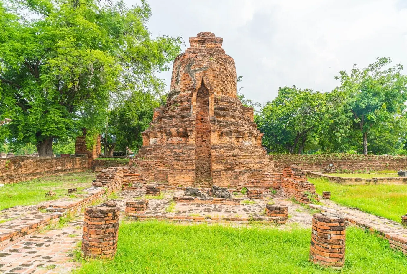 Schöne alte historische Architektur aus Ayutthaya in Thailand.